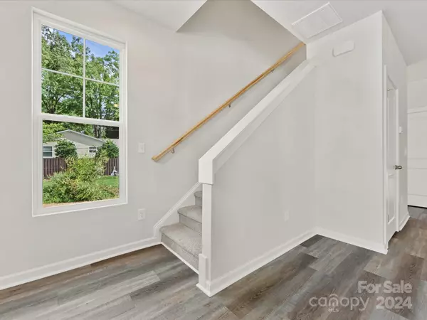 Charlotte, NC 28205,1008 Ribbon LN