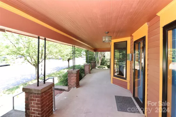 Statesville, NC 28677,625 S Race ST