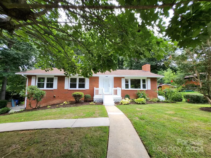 3 Barnes RD, Asheville, NC 28803