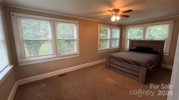 Hickory, NC 28601,2225 4th AVE