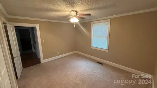 Hickory, NC 28601,2225 4th AVE