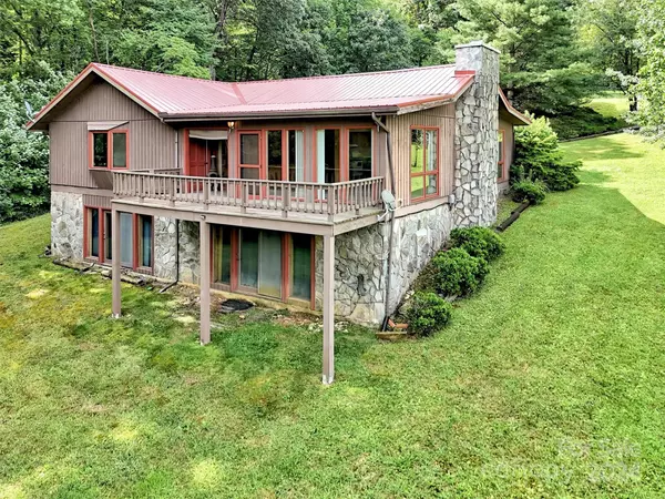 Waynesville, NC 28786,202 Sams TRL