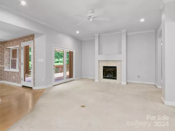 Mills River, NC 28759,307 Shadecrest LN