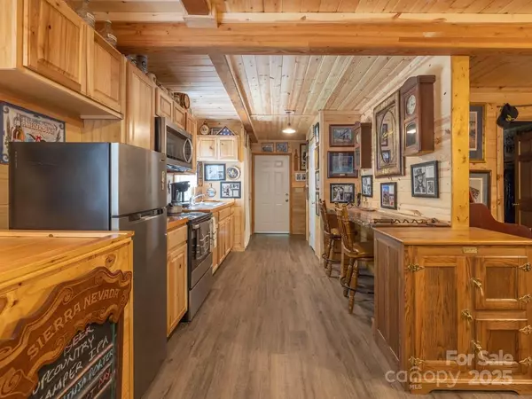 Bakersville, NC 28705,1010 & 1014 Melton Branch RD