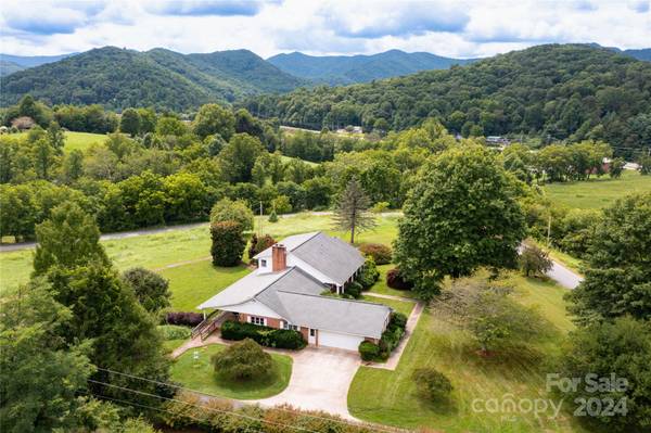 30 Lon Israel RD, Candler, NC 28715