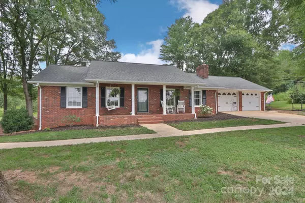 5224 Sparks RD, Hamptonville, NC 27020