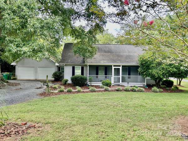 221 E 3rd ST, Oakboro, NC 28129