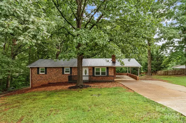 1736 Mccombs ST, Newton, NC 28658