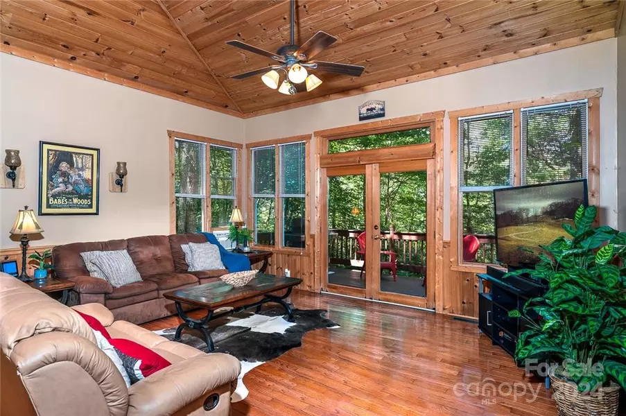 731 Pine Ridge RD, Beech Mountain, NC 28604