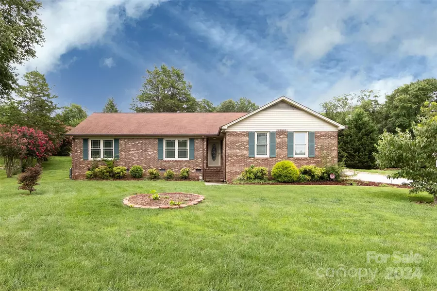 1544 Daybreak RD, Kannapolis, NC 28081