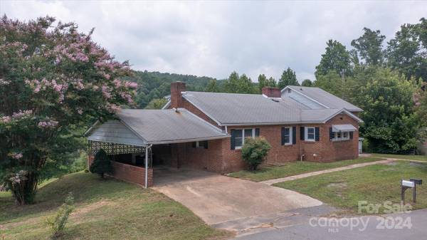 69 Baptist Side RD, Old Fort, NC 28762