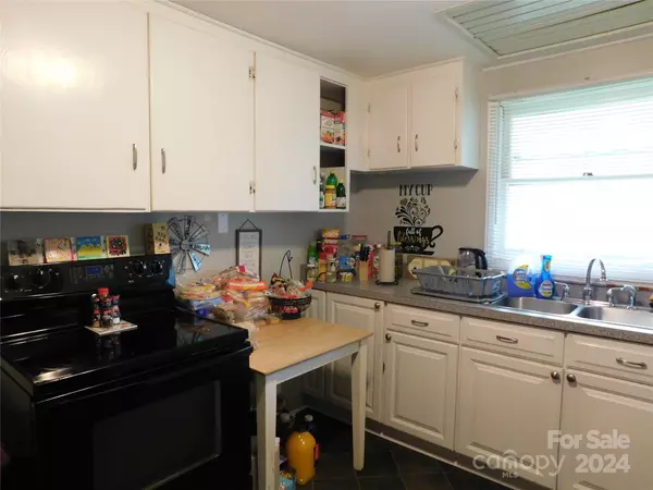 Lincolnton, NC 28092,273 Hilltop RD