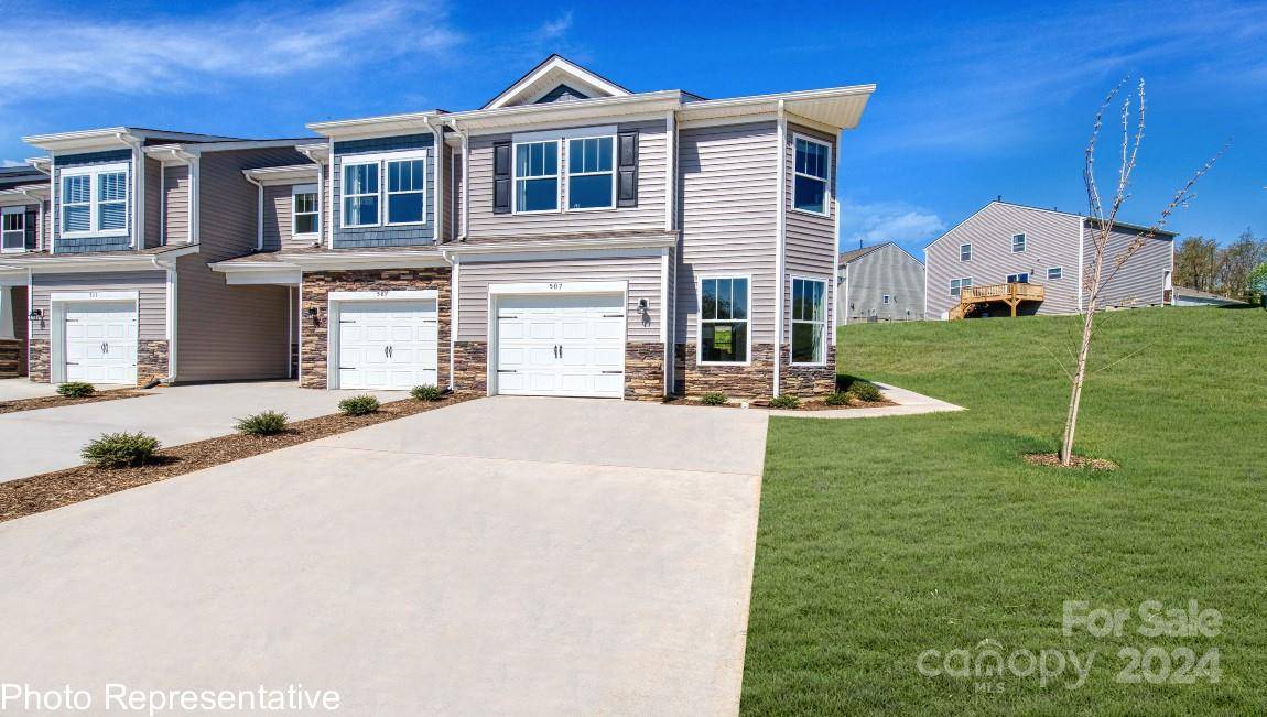 520 Wheatfield RD, Fletcher, NC 28732