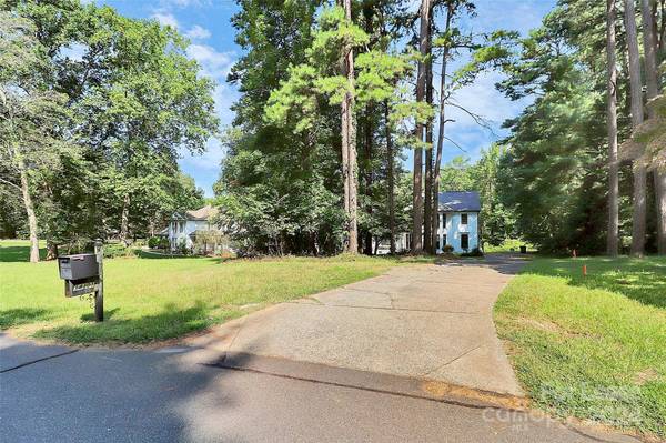 14301 Hackamore DR, Matthews, NC 28105