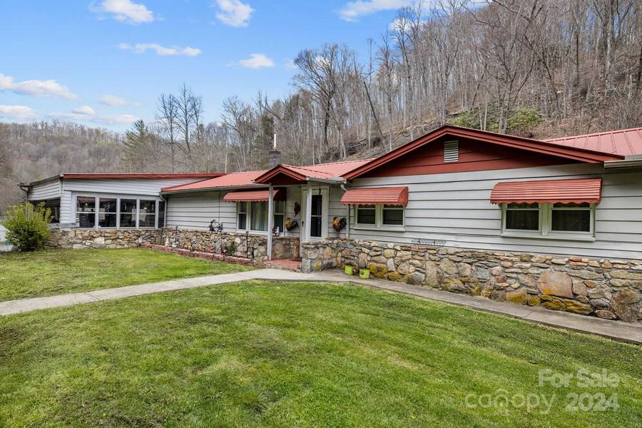 895 Laurel Valley RD, Mars Hill, NC 28754