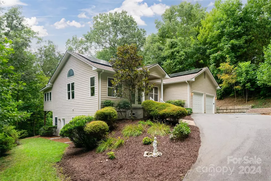 15 Falcon Crest DR, Fairview, NC 28730