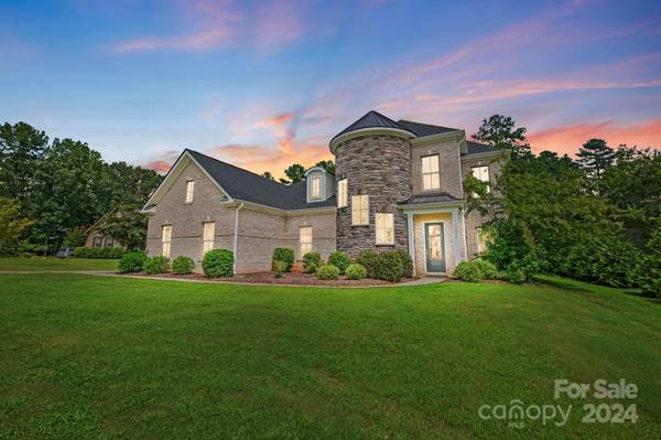 156 Leaning Tower DR, Mooresville, NC 28117