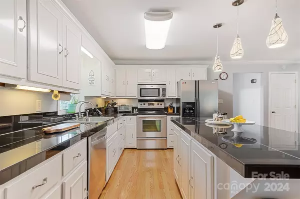 Hudson, NC 28638,4857 Horseshoe Bend RD