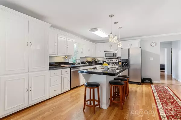 Hudson, NC 28638,4857 Horseshoe Bend RD