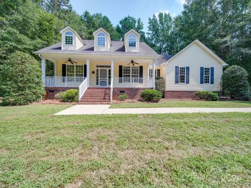 1013 Riddle Oak LN, Clover, SC 29710