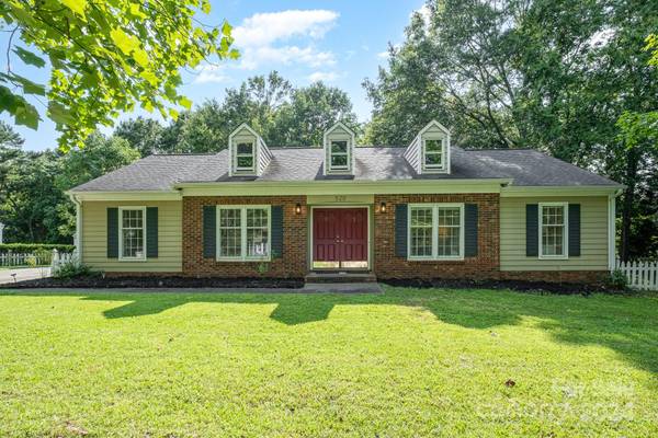 520 Stanhope LN, Matthews, NC 28105