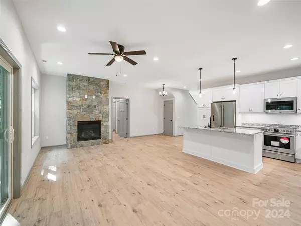 Burnsville, NC 28714,200 Red Twig LN #Unit 201