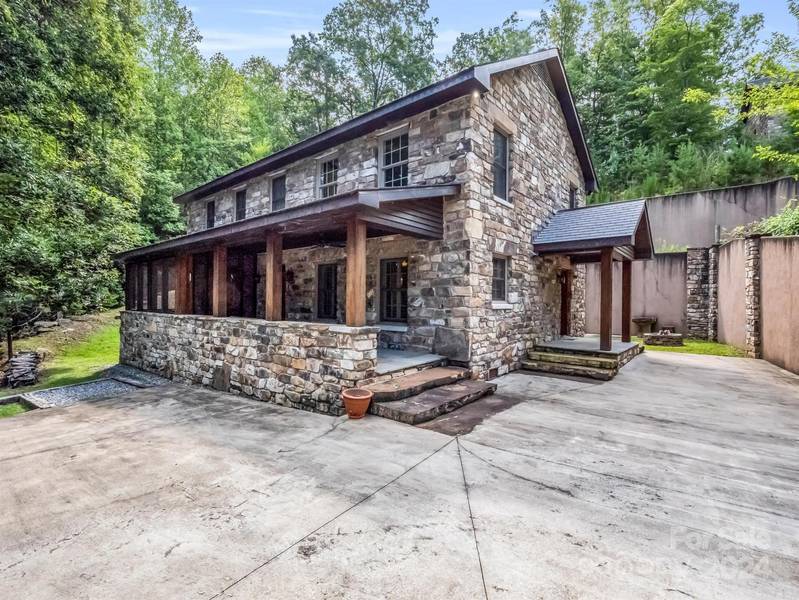 2452 Lake Adger Pkwy, Mill Spring, NC 28756