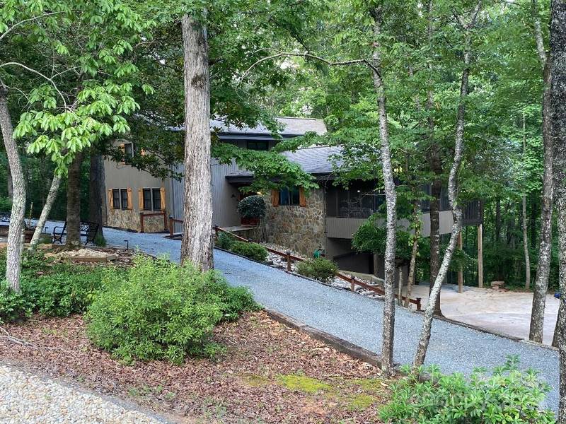 394 Jonathan LN, Lake Lure, NC 28746