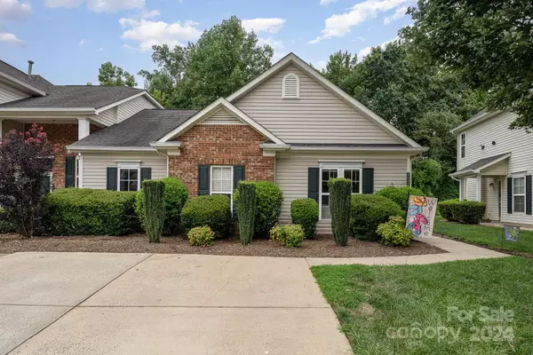 Charlotte, NC 28216,8957 Cinnabay DR