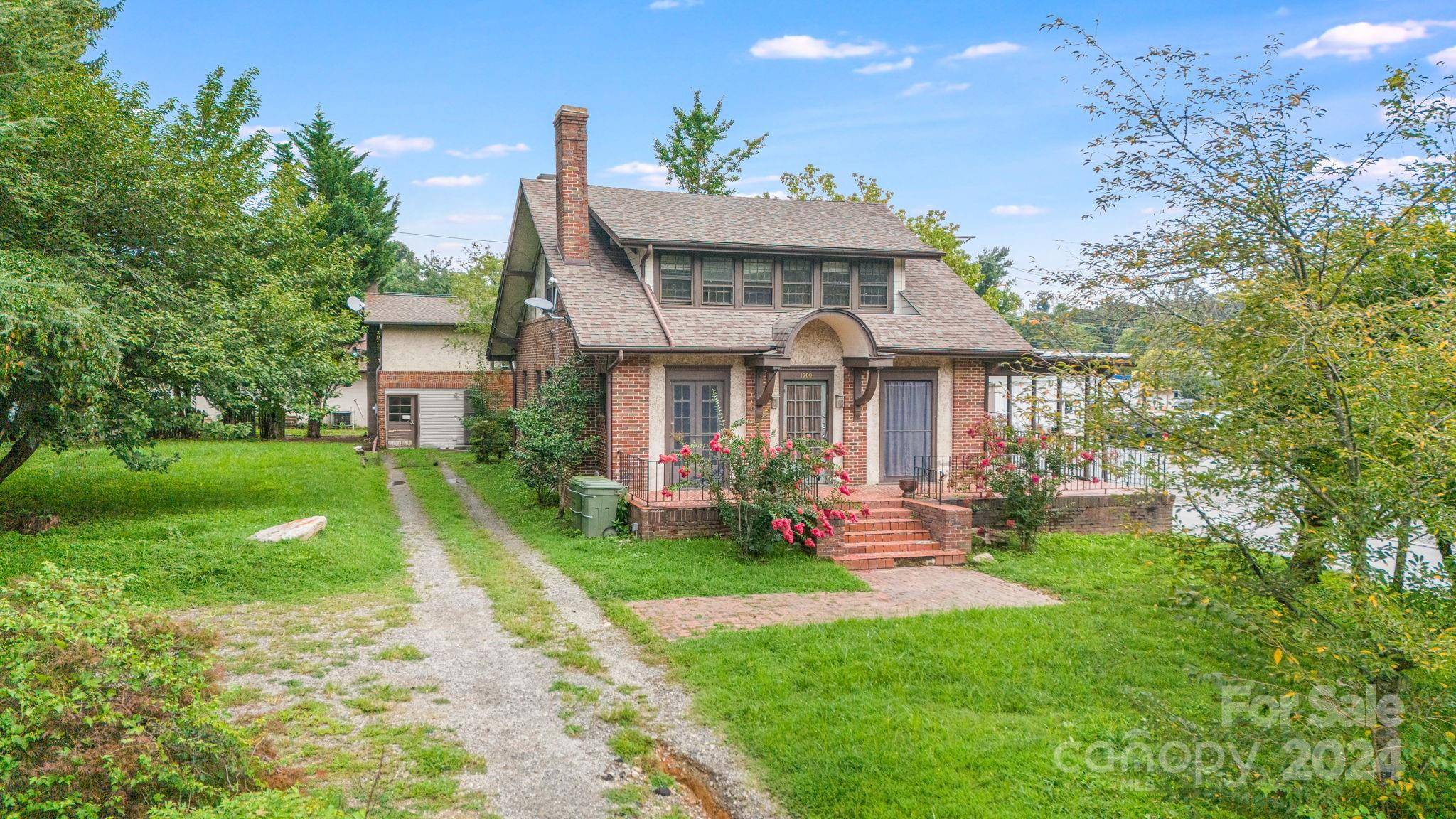 Hendersonville, NC 28791,1900 & 1902 Arlington PL