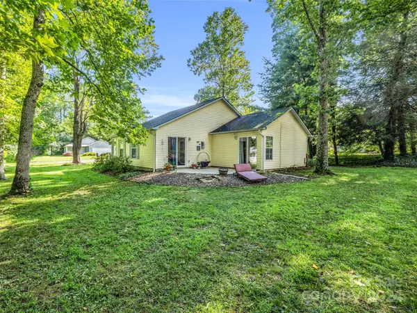East Flat Rock, NC 28726,61 Simmons DR