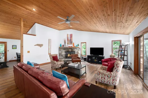 Swannanoa, NC 28778,135 Woodburn DR