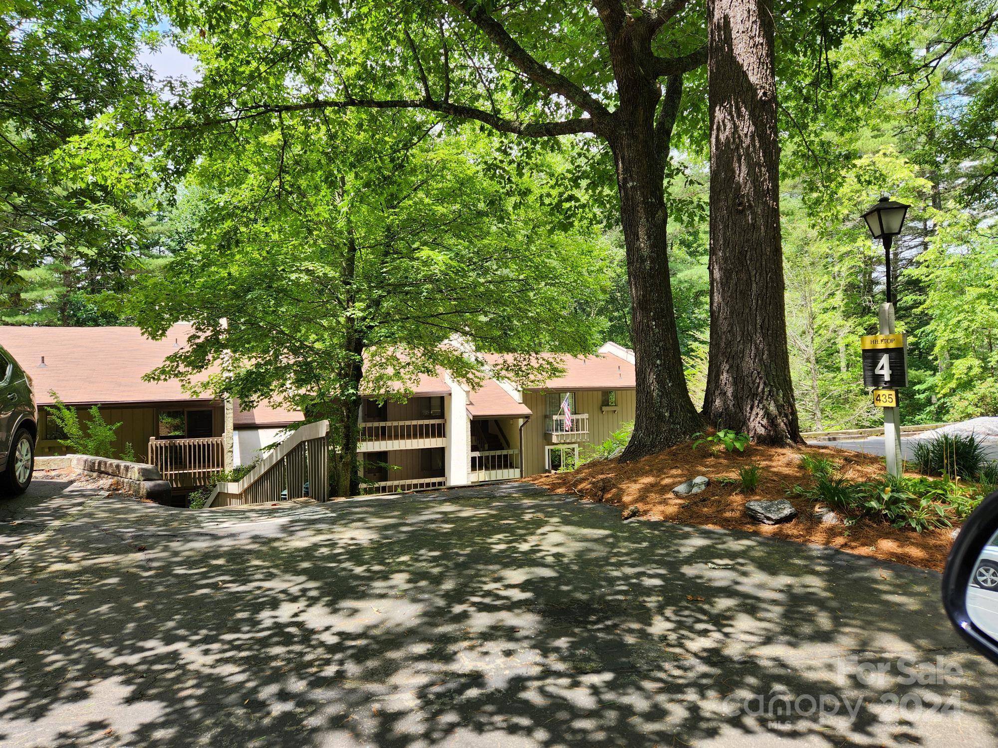 435 Overlook RD, Sapphire, NC 28774