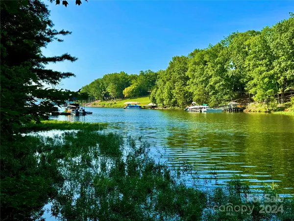 142 Long CV, New London, NC 28127