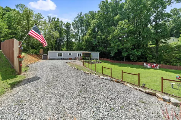 7 Tiger WAY, Weaverville, NC 28787