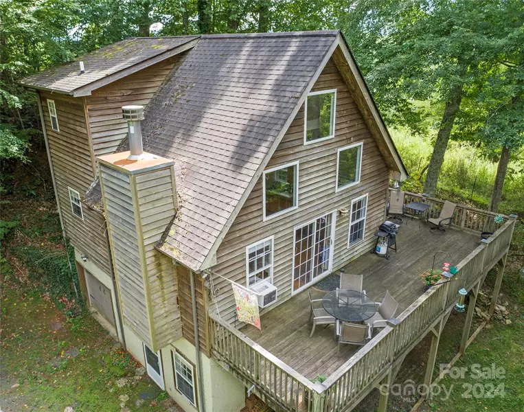 1355 Ridge RD, Green Mountain, NC 28740