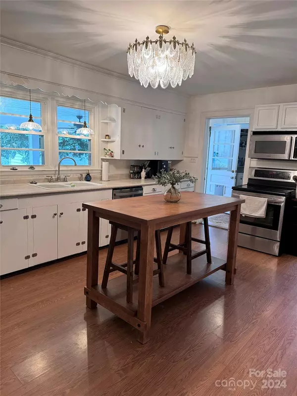 Shelby, NC 28150,804 W Sumter ST