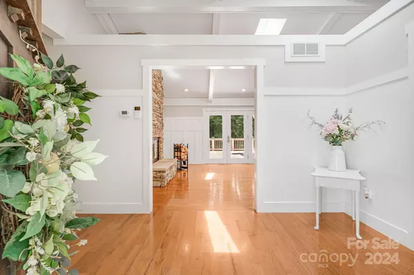 Mills River, NC 28759,349 Foxhall RD