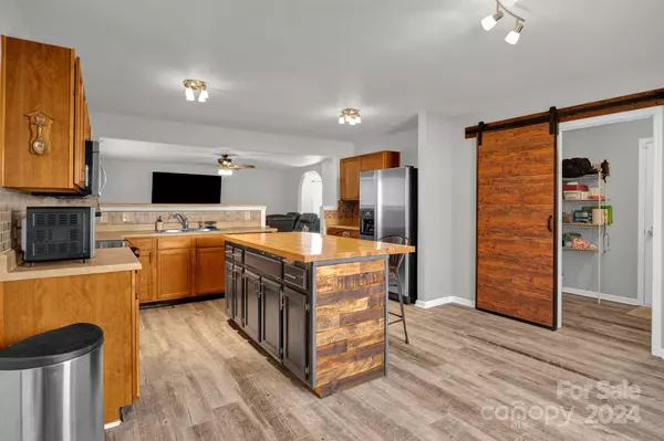 Charlotte, NC 28216,3106 Bamburgh CT