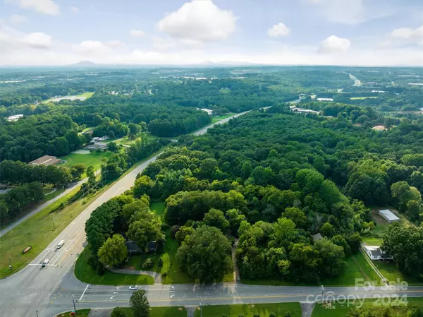 Hickory, NC 28602,400 Fairgrove Church RD SE