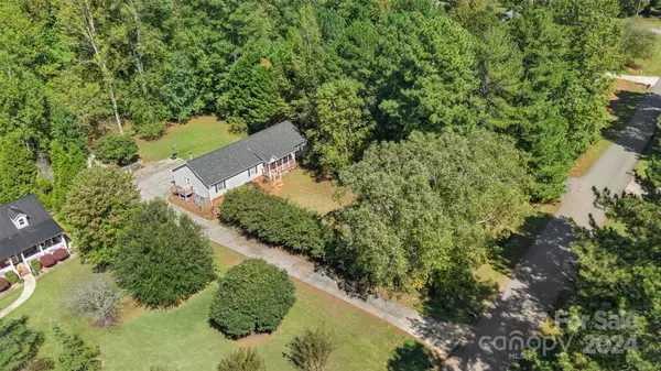 7053 Quailwood DR, Stanley, NC 28164