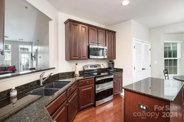 Tega Cay, SC 29708,122 Inlet Point DR