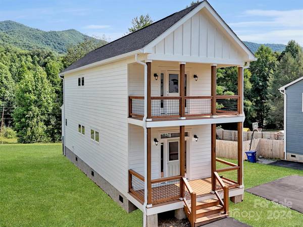 25 Arlington Oaks LN #10, Bryson City, NC 28713