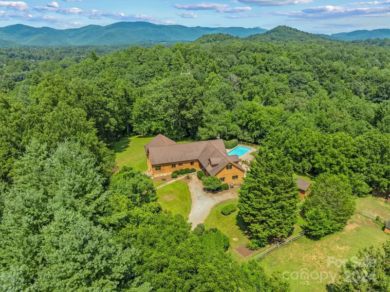 101 Booter RD, Fairview, NC 28730