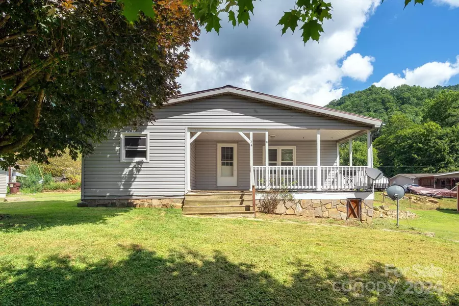 54 Line DR, Maggie Valley, NC 28751