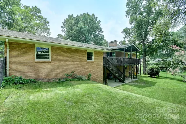 Hendersonville, NC 28791,20 Country RD