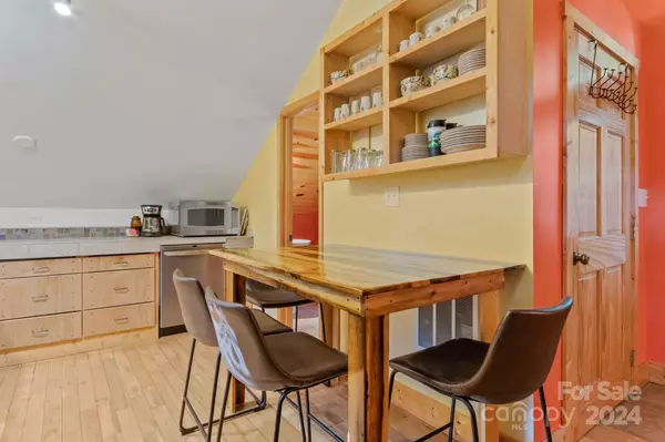 Swannanoa, NC 28778,110 Watch Knob LN