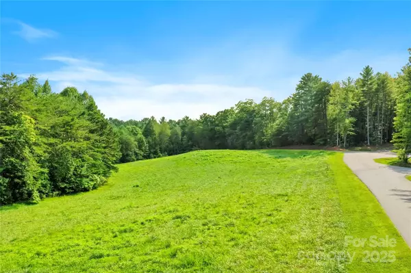 Lenoir, NC 28645,2093 Thoroughbred WAY