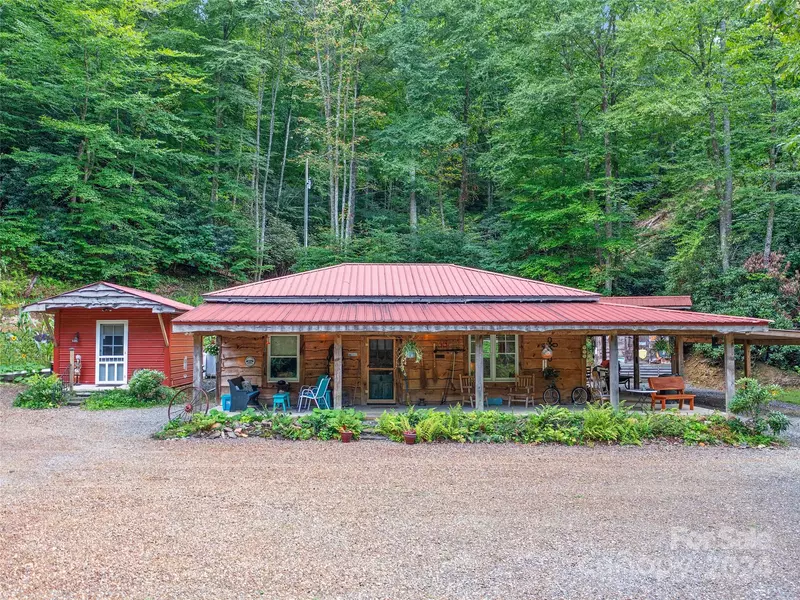 230 Cow Branch RD, Green Mountain, NC 28740