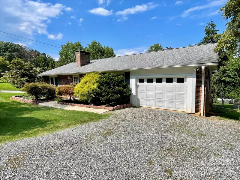 685 Peniel RD, Columbus, NC 28722